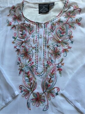 Anthony Mark Hankins collectionWhite Tunic Top with Multicolor Floral Embroidery